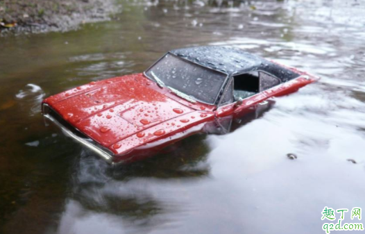 積水路面開車怎么通過安全 汽車涉水行駛后需要檢查哪3