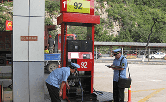 汽車在加油站加油要不要熄火 為什么汽車在加油站要熄火