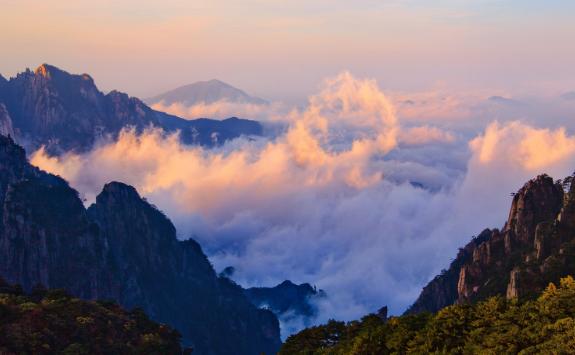 黃山云海出現(xiàn)最多的季節(jié)是哪個(gè)季節(jié)？黃山和泰山哪個(gè)是天下第一山