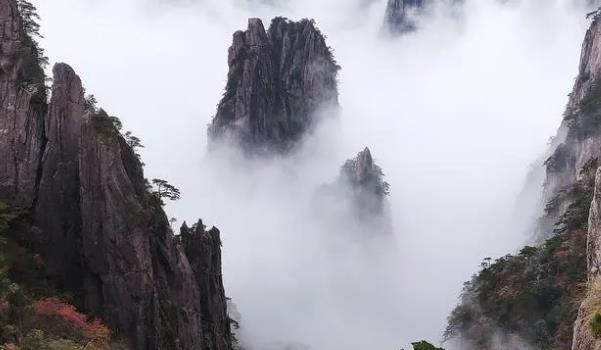 去黃山旅游有哪些注意事項(xiàng)(選擇運(yùn)動(dòng)休閑且寬松擋風(fēng)的衣服)